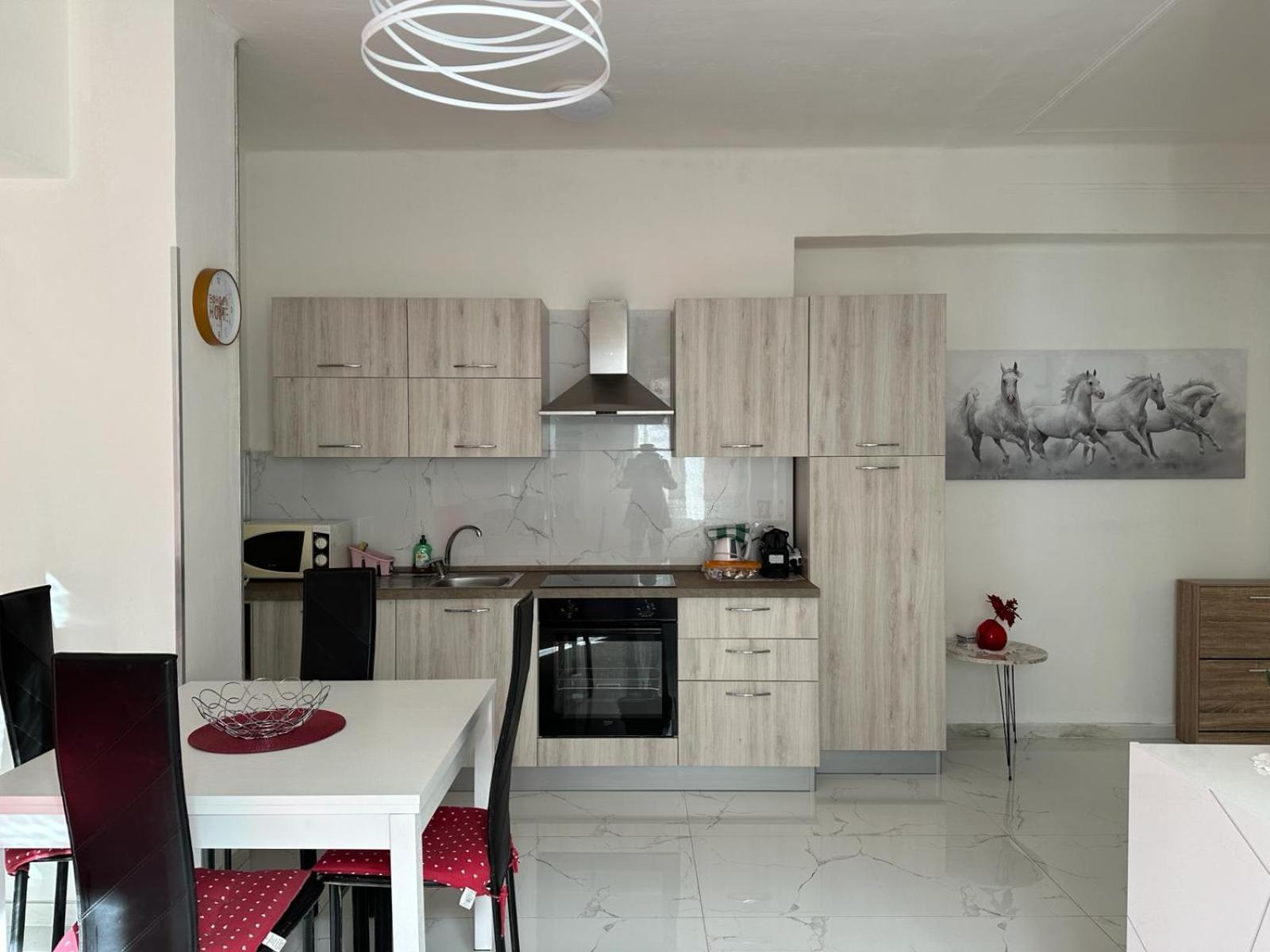 Wh - Dolce Vita - Bilocale - 5 Minuti Dal Centro - Parcheggio Gratuito - Wifi Sanremo Dış mekan fotoğraf